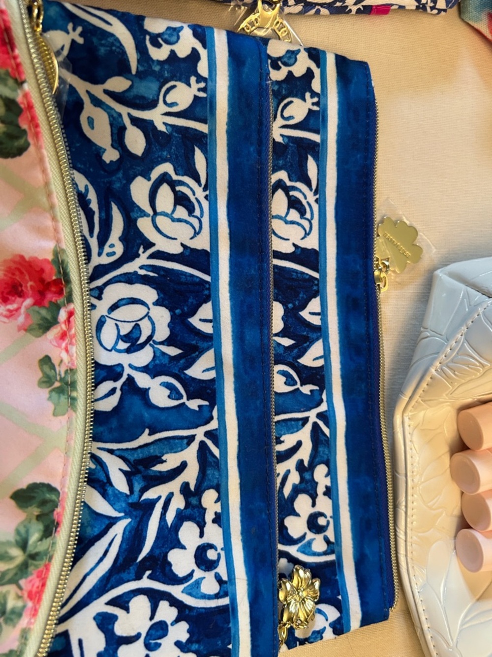 Estee Lauder Pink Floral and Cream Makeup Pouch Set All for $25 - Picture 7 of 8